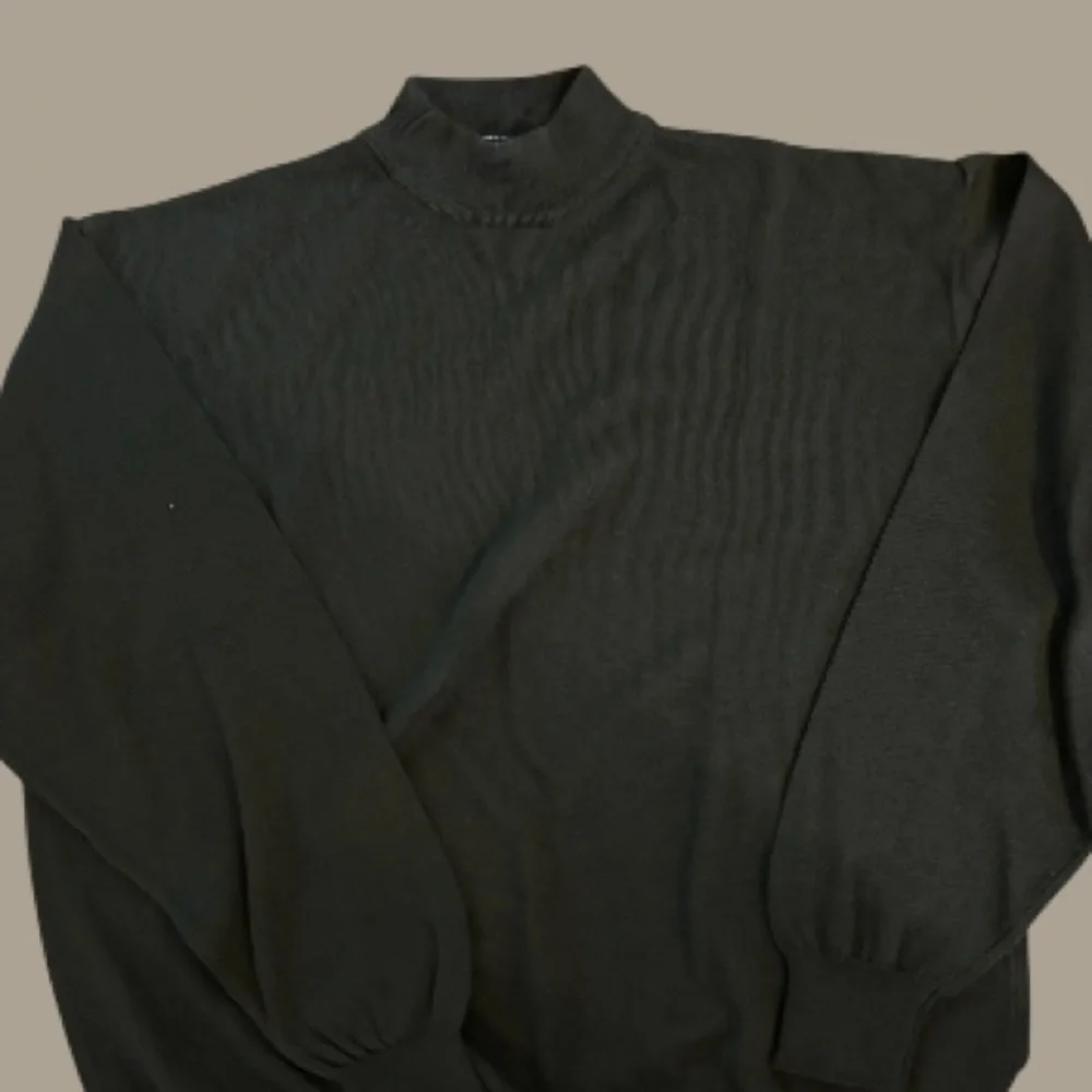 Oak Hall Men's pullover mock neck dressy sweater. Size Medium. Green. SKU 12